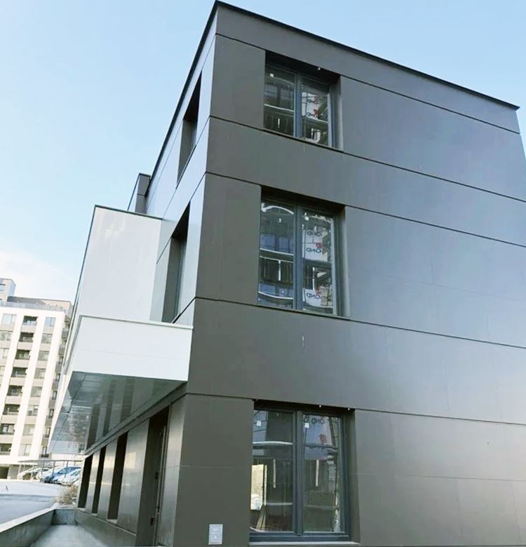 ТРИ ЕТАЖНА СГРАДА С ПЛОЩ 710 М²