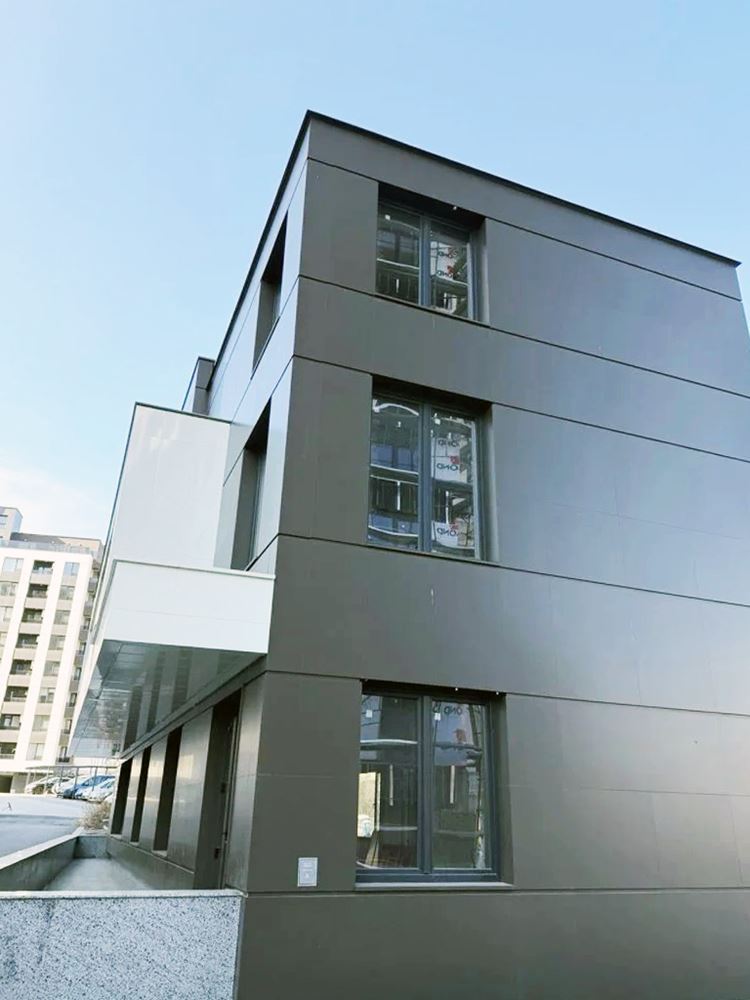 ТРИ ЕТАЖНА СГРАДА С ПЛОЩ 710 М² - 0