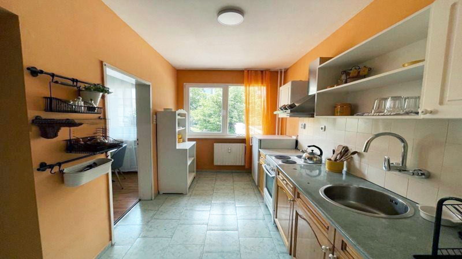 3-СТАЕН АПАРТАМЕНТ 100 М² ДО МЕТРОСТАНЦИЯ КРАСНО СЕЛО - 0