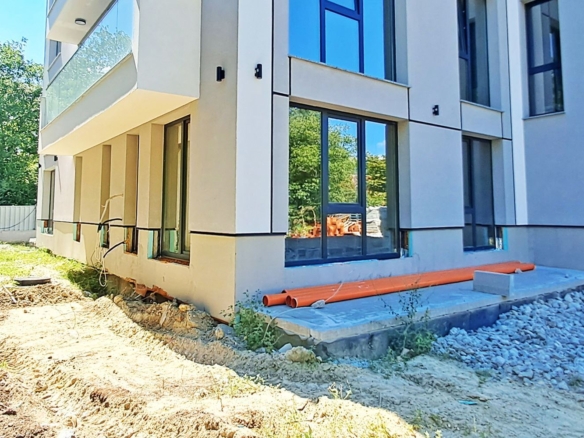 3-СТАЕН АПАРТАМЕНТ СЪС 92 М² СЪС СОБСТВЕН ДВОР В КВ. 76 М², ОВЧА КУПЕЛ - 0