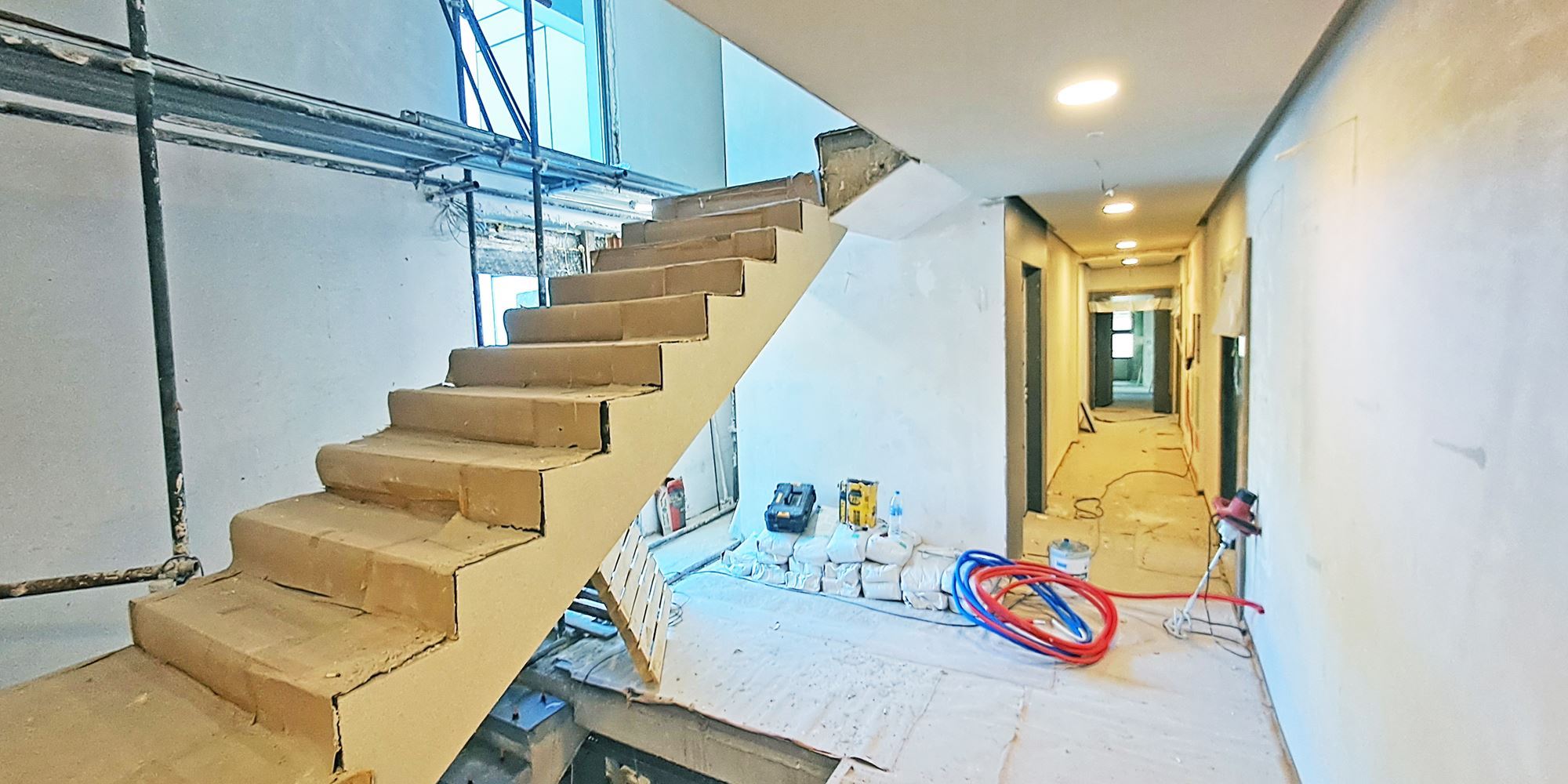 3-СТАЕН АПАРТАМЕНТ СЪС 92 М² СЪС СОБСТВЕН ДВОР В КВ. 76 М², ОВЧА КУПЕЛ - 0