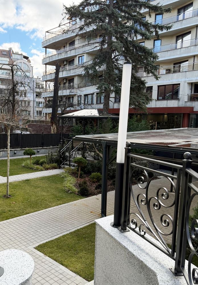 КЪЩА ПОД НАЕМ 400 М² С ДВОР 1 000 М² БЛИЗО ДО БОРИСОВАТА ГРАДИНА - 0