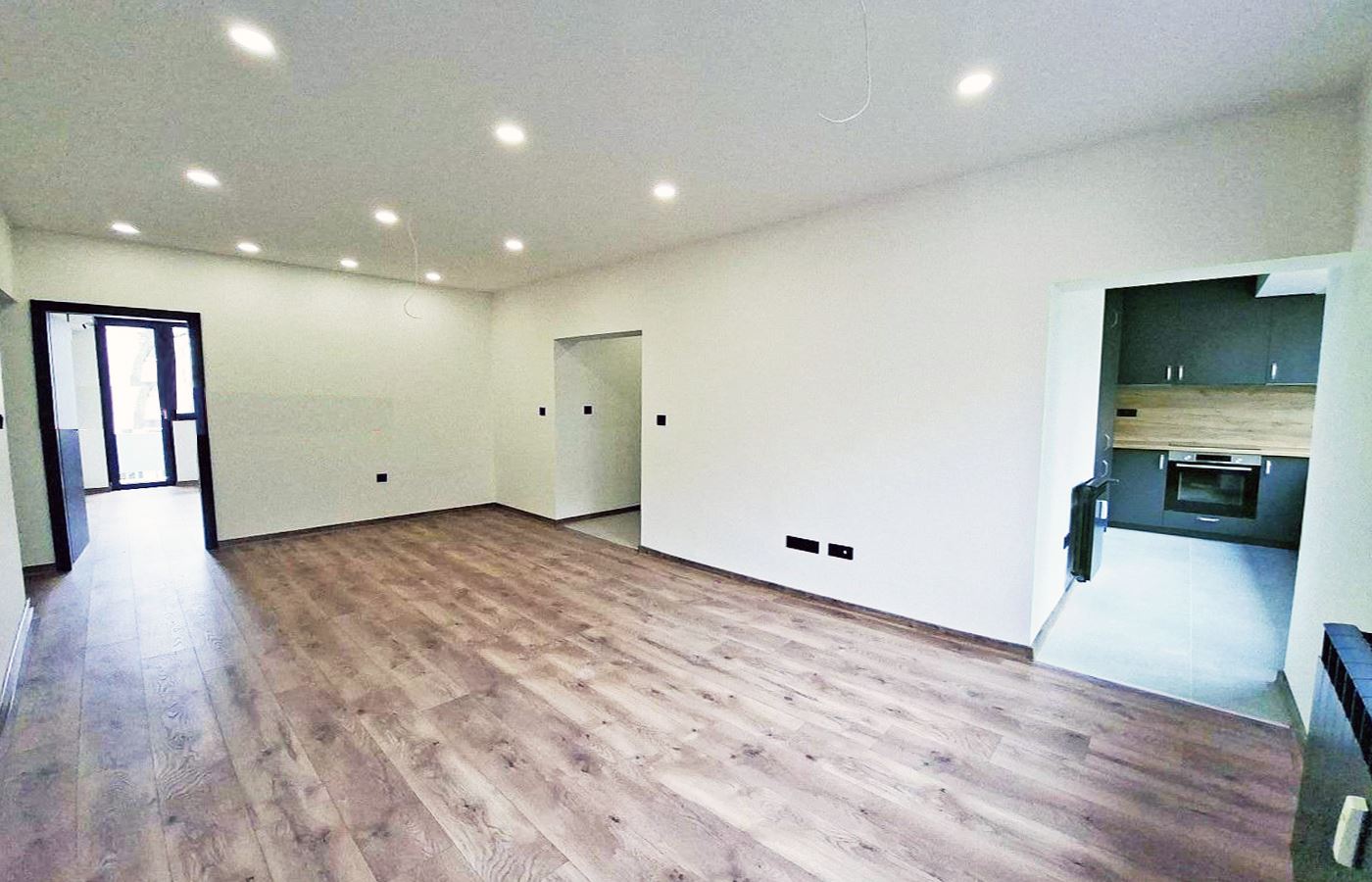 4-СТАЕН АПАРТАМЕНТ 95 М² ДО НПМГ - 0