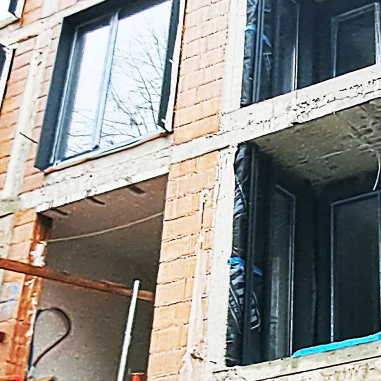 3-СТАЕН АПАРТАМЕНТ 130 М² СОБСТВЕН ДВОР 110 М² В КВ. ПАВЛОВО