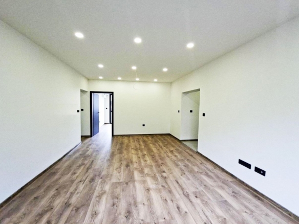 4-СТАЕН АПАРТАМЕНТ 95 М² ДО НПМГ - 0